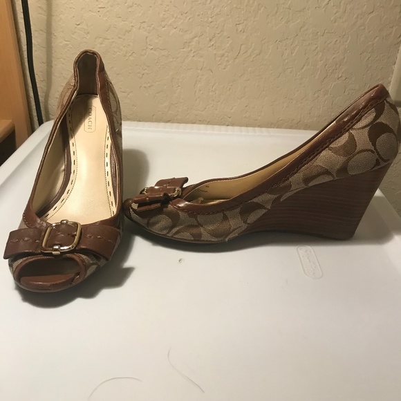 Coach Andi Wedges - Picture 1 of 5